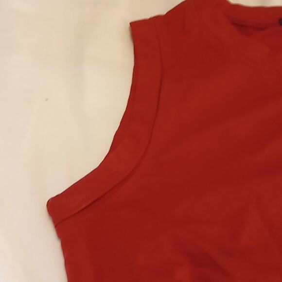 Arrive Guide Women's size Small Red Sleeveless Crop Tank Top. Activewear, Stretc - Picture 3 of 5